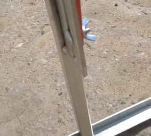 Barierka składana nożycowa harmonijkowa | zapora drogowa, biało-czerwona